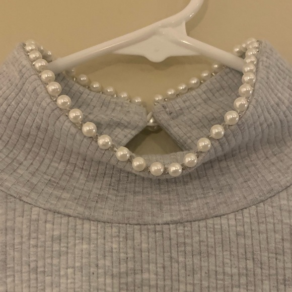 NWT Urban Outfitters Pearl Turtleneck - Picture 3 of 7